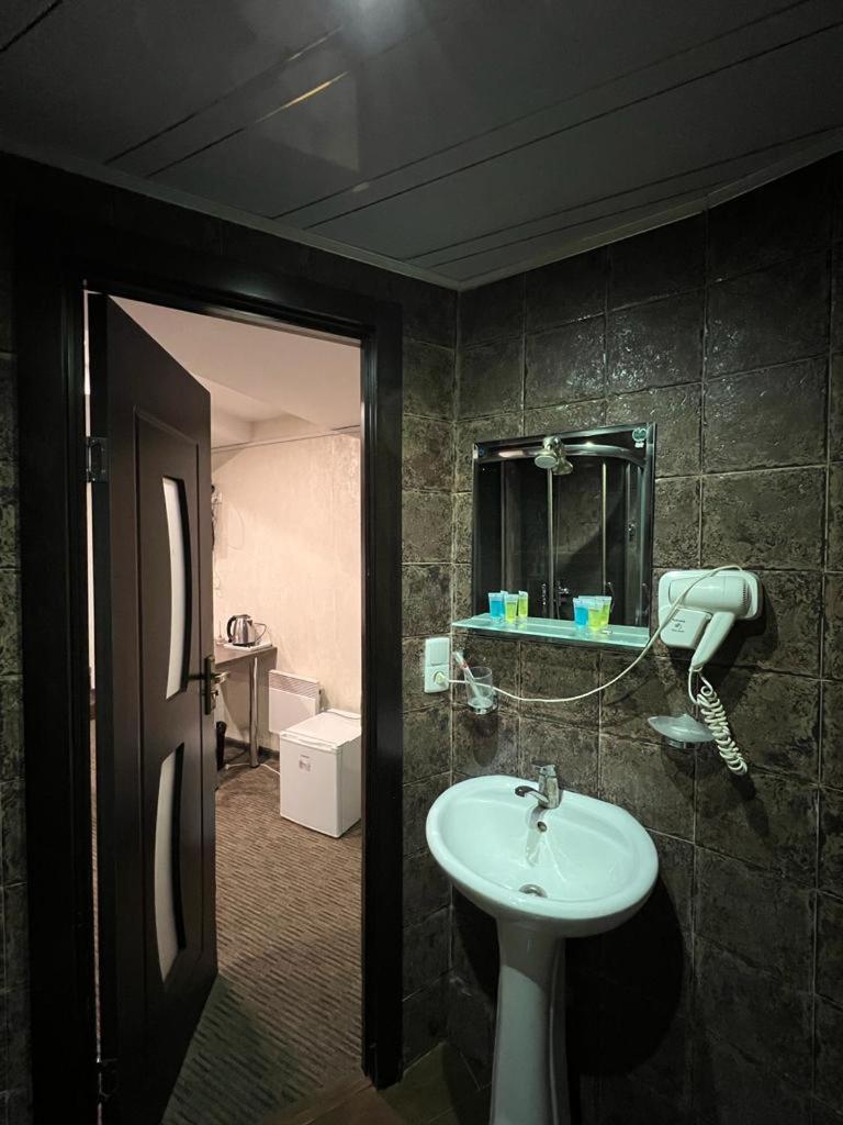 Elno Hotel Tbilisi Exterior photo