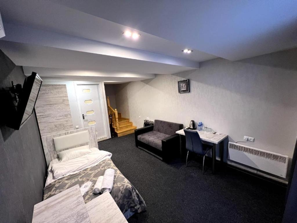 Elno Hotel Tbilisi Exterior photo