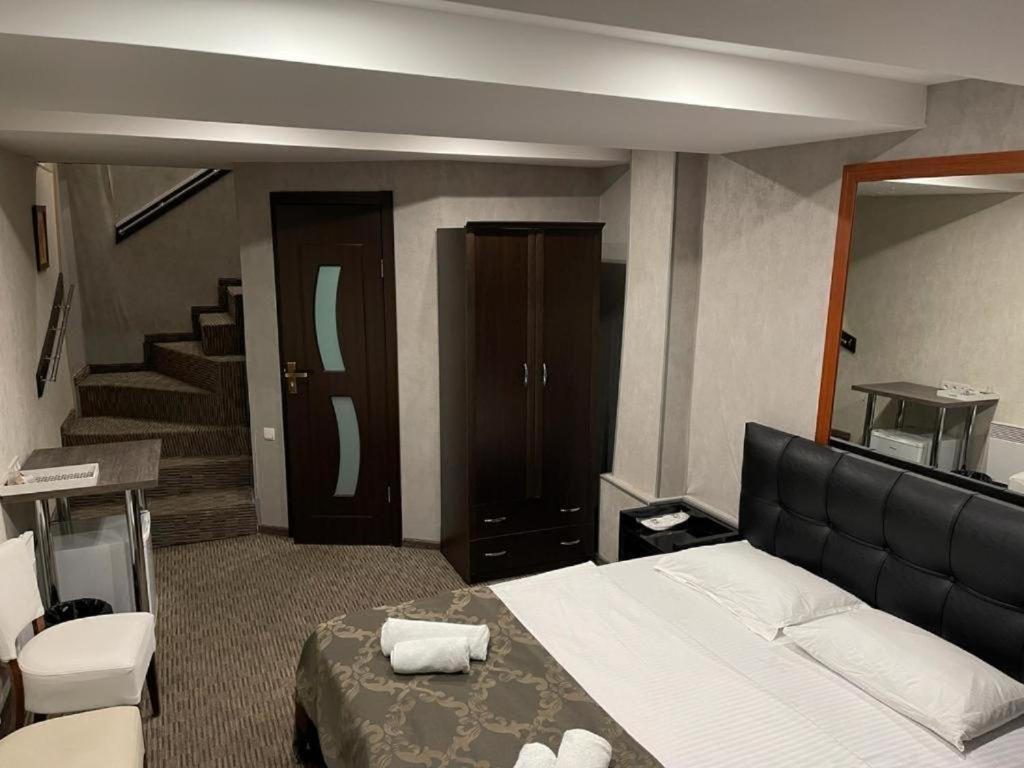 Elno Hotel Tbilisi Exterior photo